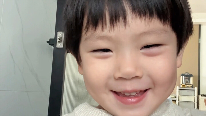 Little Fun Moments in Mother-and-Child Life