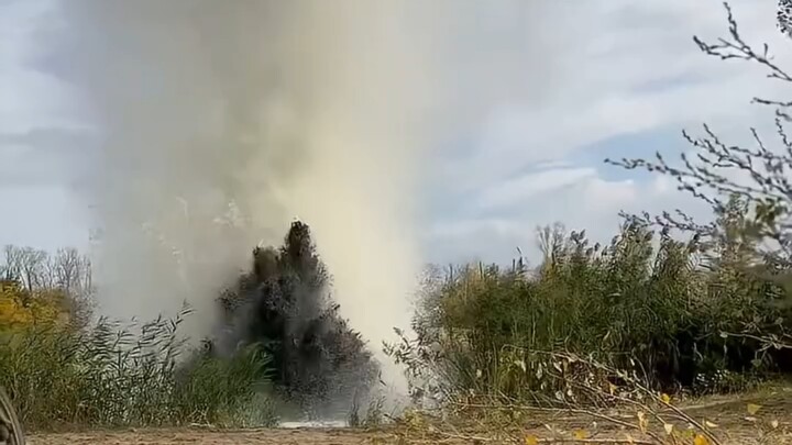 The fighting nation plays mines