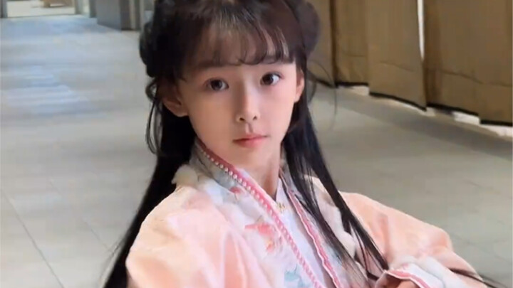 Kalau bukan karena aku punya bukti video sebelumnya yang kamu bilang mau potong rambut pendek ……….#L