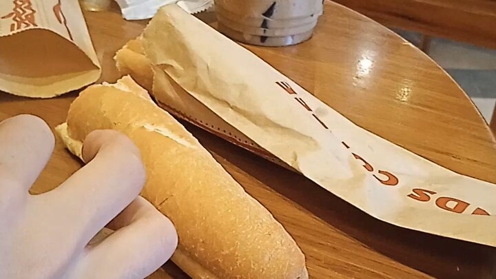 having breakfast with my friends on my birthday 🎉