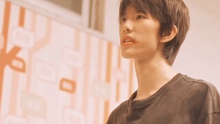 年少时的救赎 真的会照亮接下来的一辈子“他处处不提爱，却又处处都是爱”