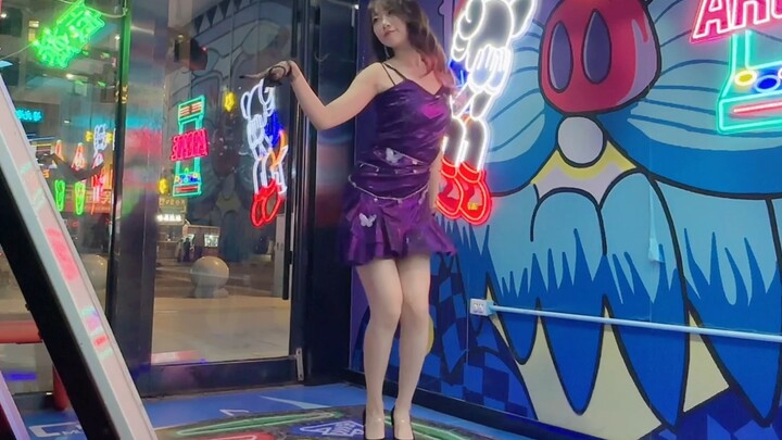 Sexy is an atmosphere, high heels, fishtail skirt, jazz nobody knows