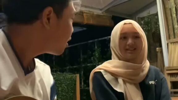 cantik yang disebelah