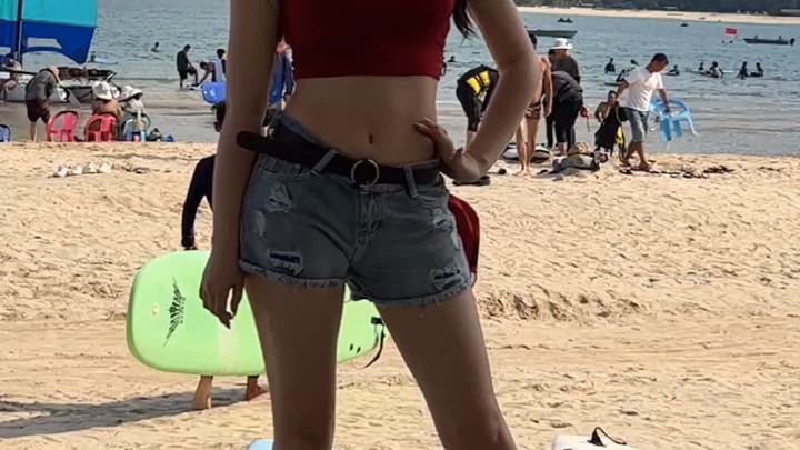 This was a live video taken with my cell phone in Sanya, dancing like a social dead!