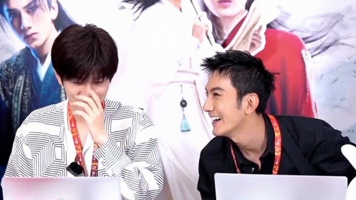 He’s just stuck in the 2G era, not living off the grid—haha哈哈哈!