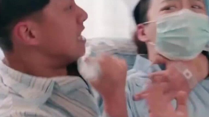 ครูสาวถูกสะกดจิต กลับคว้ามีดแทงตัวเอง