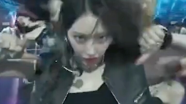 Aku berantakan, bunga sakura kecil dengan dua koreografi