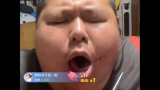 خبر عاجل! البث المباشر لـ Liangzi في حالة سيئة، ويُشتبه في وجود نزيف داخلي حاد.