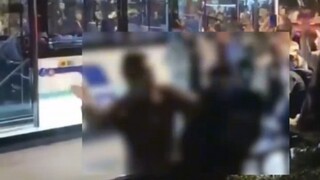 “鬼火少年”炸街引围观，父亲抓到儿子参与一顿爆锤。