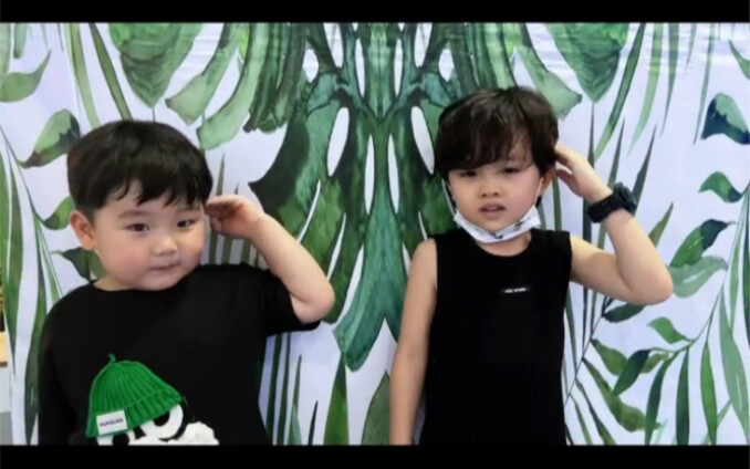 พี่ชายทำตามสัญญาที่จะพาฉันไปซานย่าแล้ว