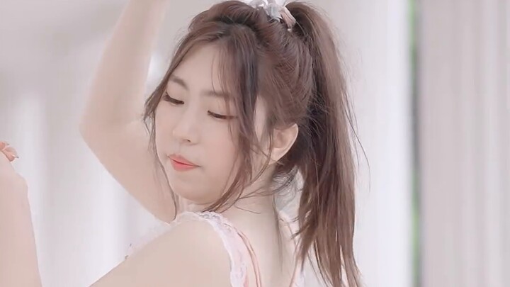 [Layar vertikal definisi tinggi] Heart Burn --- Sunmi menari mengikuti lagu "Musim panas itu panas d