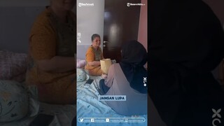 Indahnya Ketika Bisa Berbagi Dengan Orang Tersayang! Momen Menantu Beri THR Ke Mertua Bikin Bahagia