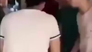 惊 喜