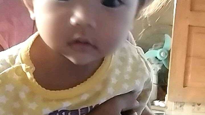 ang baby namin na 3 months plang gusto ng tumayo