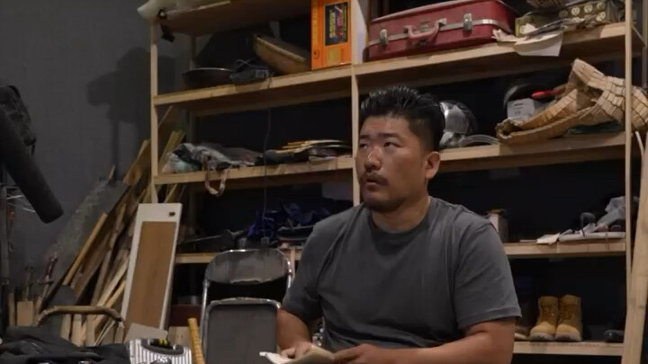 “Giày cao gót là phụ kiện không thể thiếu của trai lực lưỡng”, gói tẩy não đã được gửi thành công!