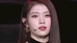 مشرق جدًا لدرجة أن المارة أنفسهم سيرمقونه عشرات المرات.