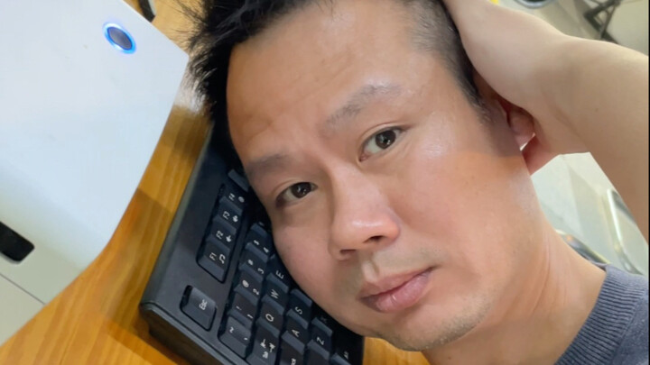 هذا الشخص بوضوح يعبث بي.