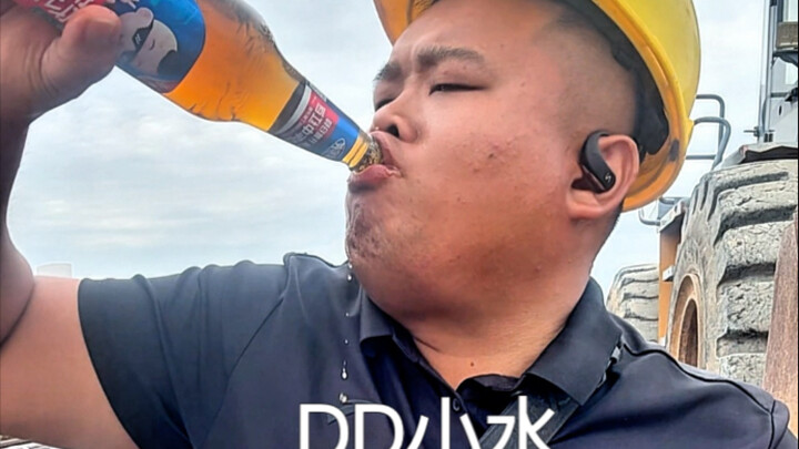 Hari ini makan mi dingin sapi dengan perut kecil kenari.