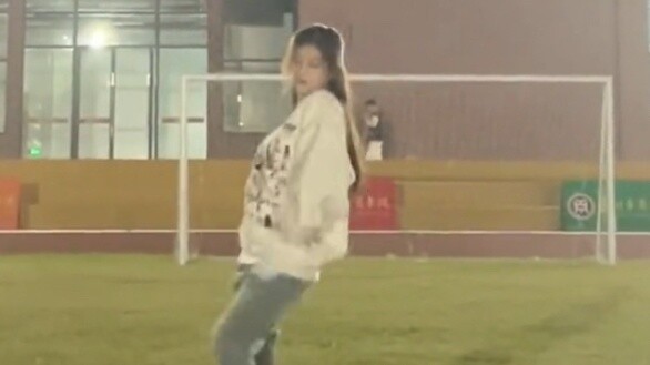 [Xiao Li] Newdance's half-song cover is a bit messy but has a lot of atmosphere