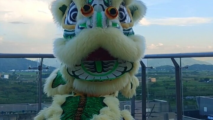 A brand new expression of traditional culture, can you play with the little green code like this? Ar