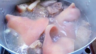 Tai Heo Luộc Nước Dừa Chấm Mắm Nêm Ngon Ngọt Khó Tả | MTQH