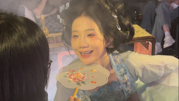 ขับรถกว่าพันกิโลจากเว่ยไห่ไปอู่ฮั่น เพื่อสัมผัสประสบการณ์โต้ตอบแบบตัวต่อตัวกับเจ๋อเจ๋อ