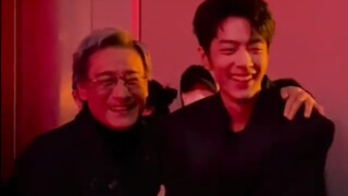 哈哈哈，梁家辉抱着肖战不松手！！！两人戏里争锋相对，戏外勾肩搭背！！！
