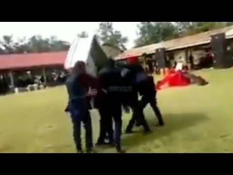 Trend khiêng hòm nhưng đc thực hiện bởi mấy ông khiêng hòm