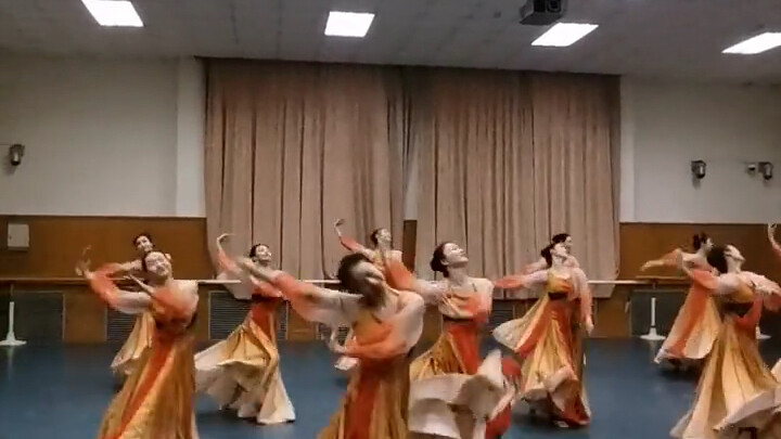 #Akademi Tari Beijing# Versi tari grup dari lagu klasik "Tang Yin"