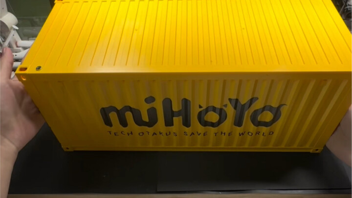 Unboxing miHoYo’s Mid-Autumn Festival gift box!