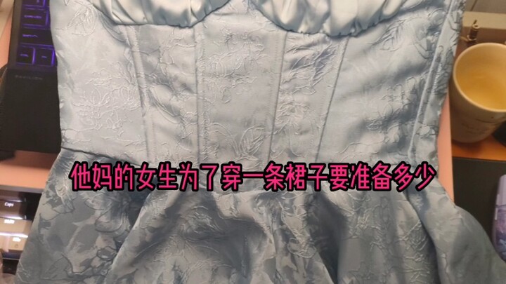 Có thể chuẩn bị đổi sang váy khác.