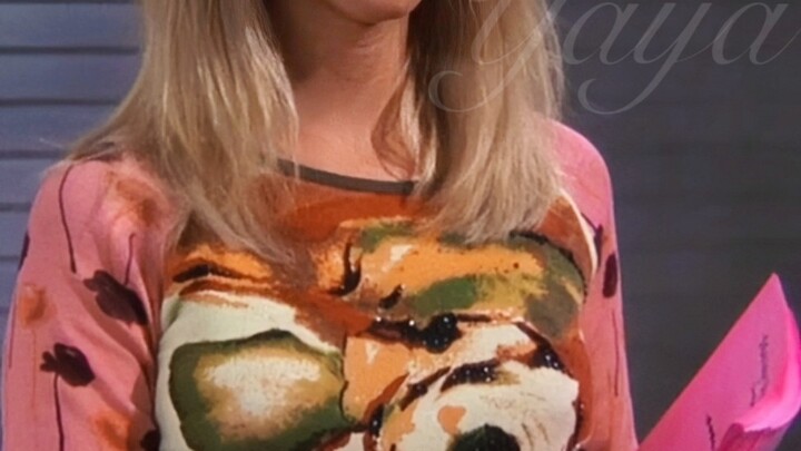 Tôi biết Phoebe rất xinh đẹp! Nhưng cũng không thể mặc thế này được chứ! #BạnBèPhoebe