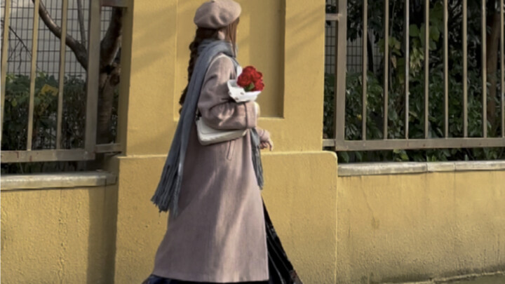 降温了，真的有人马面裙配大衣穿出门了