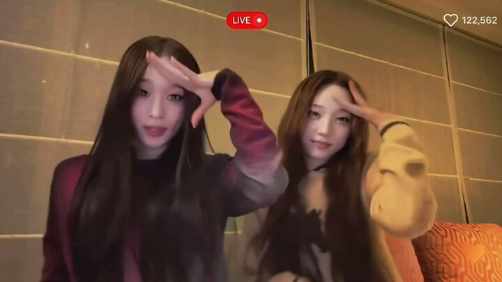 Rongshu Annie Live Streams While Playing Game Boy!!!