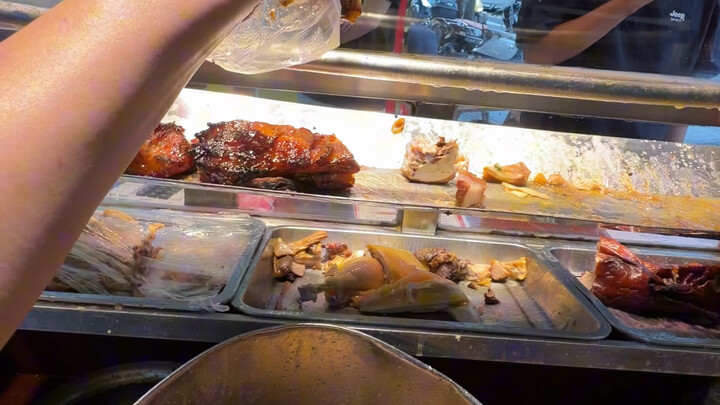 Pria tampan itu salah paham tentang makanan cepat saji di Guangdong kami; sebenarnya hanya dengan 15
