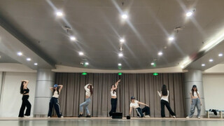 Tidak apa-apa, saya baik-baik saja versi ruang latihan cermin self-tape