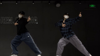 هل يمكن اعتبار هذا رقص شارع لفتى وسيم؟ ها قد عدت للتدريب مرة أخرى