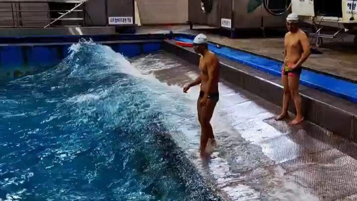 Professional wave‑simulating pool: Knowing how to swim and actually being able to swim in the open s