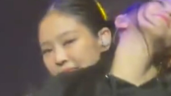 When Jennie suddenly glanced at the camera