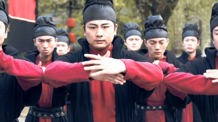 It’s not just the male lead who’s single-handedly taking down everyone! With teamwork and rigorous t