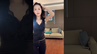 A VERY SEXY CHINESE GIRL DANCING, SO EXOTIC, SEXY.#beauty #beautiful #asian #beautifulgirl #jeans