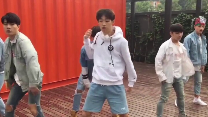 [Green Garden Dance Troupe] Vote for this star-chasing koi Che Huixuan and you can also get your ido
