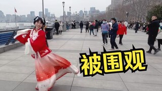 蛋宝外滩跳舞被围观拍照，我宣布这里是610广场