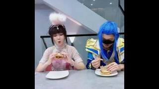唐三小舞不会做俯卧撑？#斗罗大陆 #唐舞桐与唐老六 #小舞 #唐三
