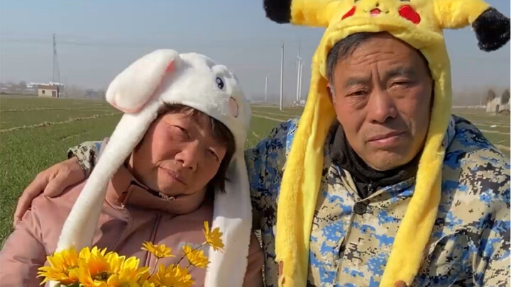 Thanks to my wife for being by my side—no matter how old we are, we can still laugh and goof around 