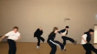 终于等到了！TXT五人版 Talk to you  cha！251128W MY BROOOSSSS