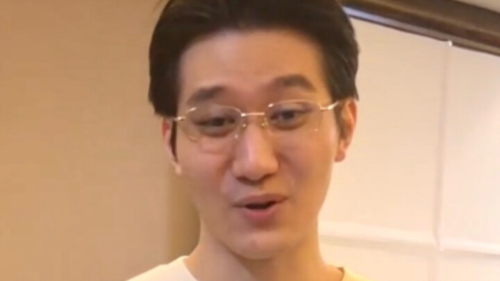 "Mengapa kamu begitu munafik?"