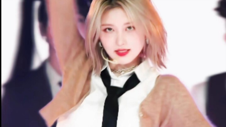 รุ่นพี่ชูอากิ! แค่ฉากสองวินาทีก็ติดเทรนด์ฮิต ถูกแชร์เกือบล้านครั้ง! เพลงแลกเวทีจะบอกคุณเองว่าทำไมเธอ