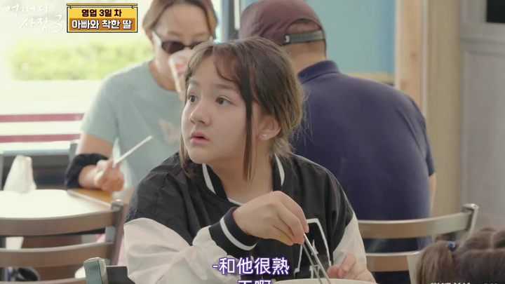 Fan EXO đến rồi, ông chủ tình cờ xuất hiện, ai nấy đều tranh nhau khoe mình quen biết DO Đô Kính Tú,