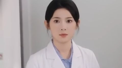 Dokter dingin tak pernah dekat wanita,sampai intern 20 tahun datang periksa gigi